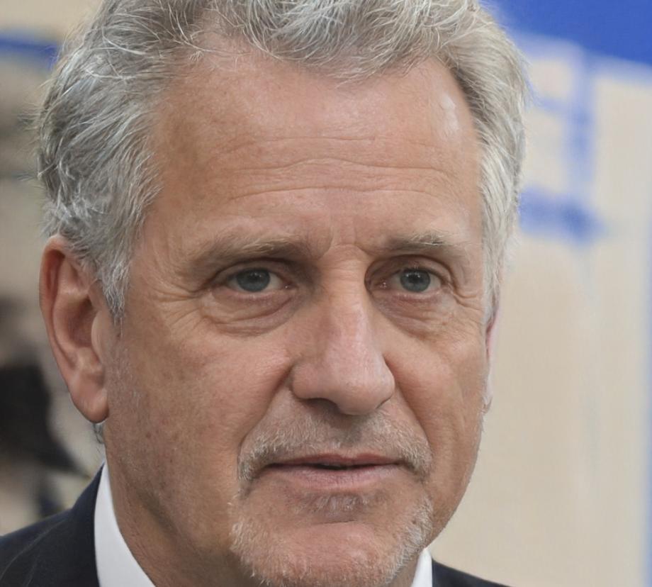 Portrait von Claudio Brenner, erfahrener Finanzberater